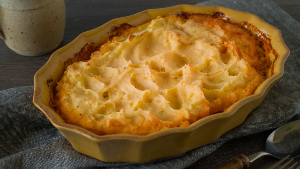 Com fome? Prepare um empadão de atum para quatro pessoas