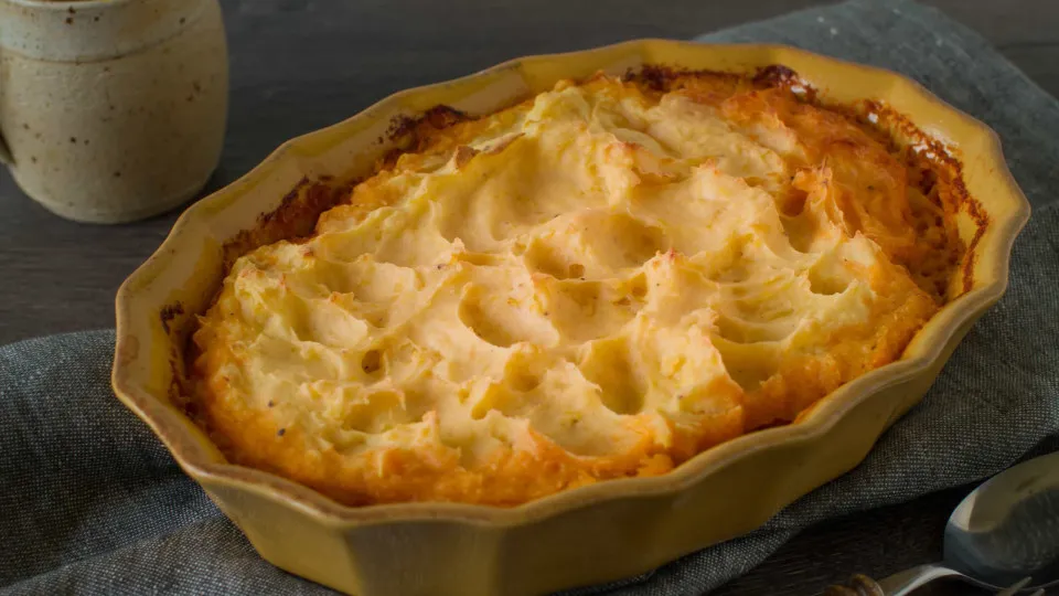 E que tal um empadão de queijo para o almoço?