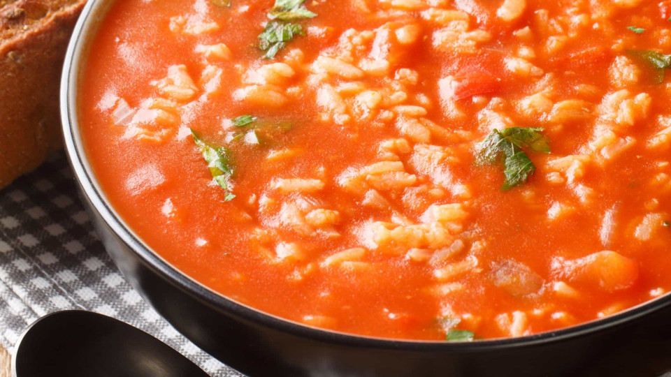 Tipicamente português! Experimente este arroz de tomate 'malandrinho'