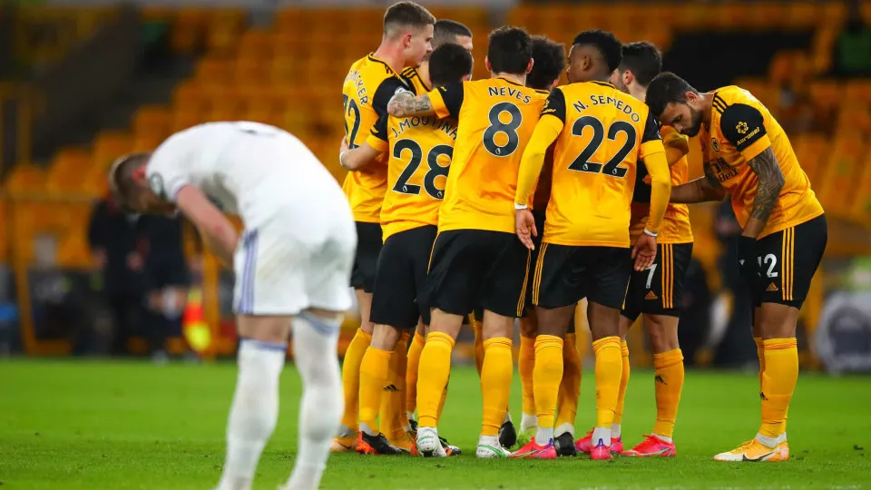 Wolves derrotam Leeds com golo bafejado pela sorte