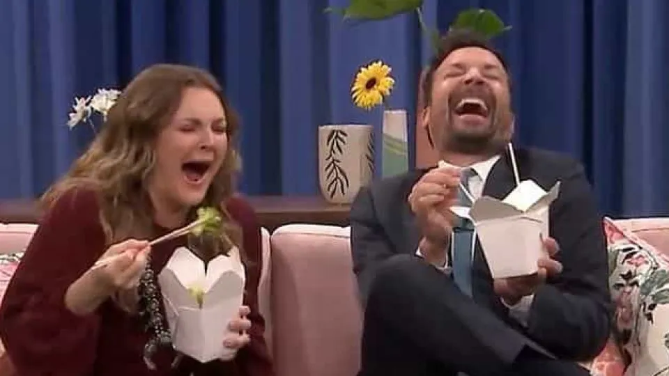 Jimmy Fallon destaca aniversário de Drew Barrymore com fotos divertidas