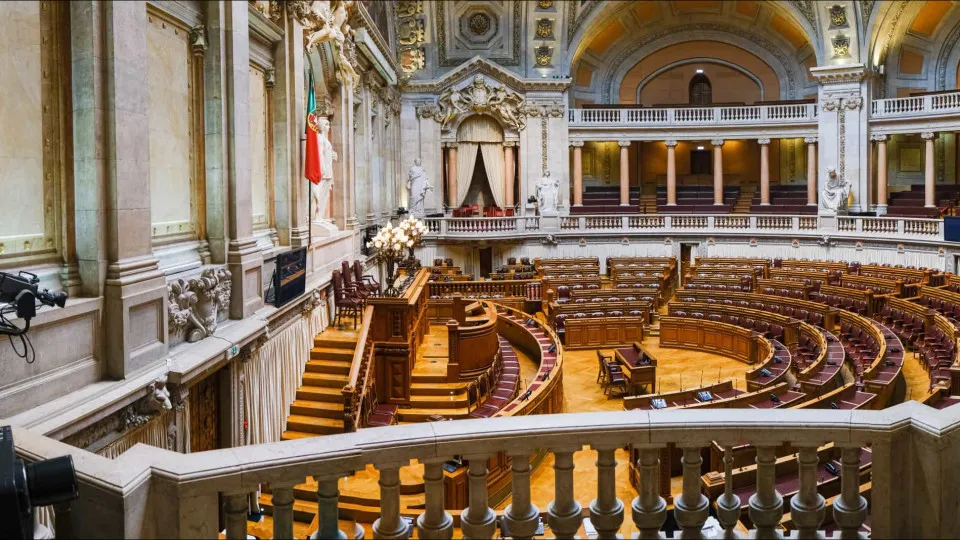 Deputados debatem apreciação parlamentar sobre regime de lay-off dia 25 Deputados debatem apreciação parlamentar sobre regime de lay-off dia 25