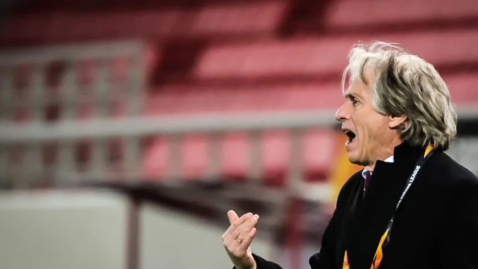 Benfica's Portuguese coach Jorge Jesus reacts during the UEFA Europa League 32 Second Leg football match between Arsenal and Benfica at the Karaiskaki Stadium in Athens, on February 25, 2021. (Photo by ARIS MESSINIS / AFP) (Photo by ARIS MESSINIS/AFP via 