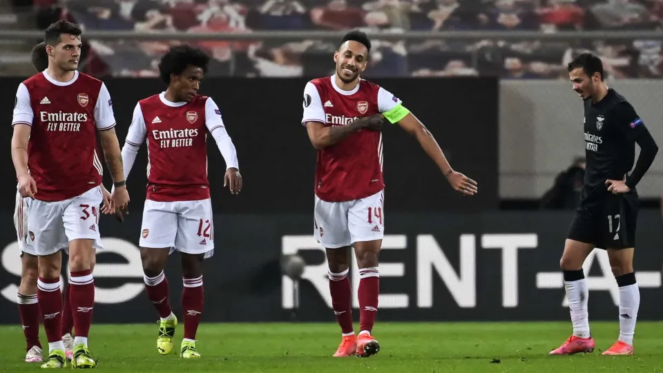 Aubameyang foi quebra-cabeças e Benfica está fora da Liga Europa