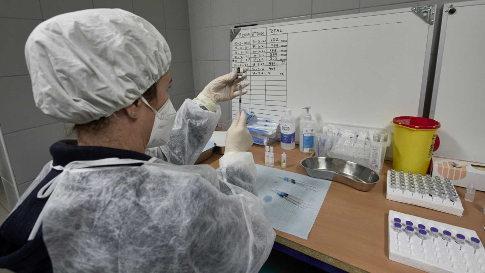 Várias pessoas recusaram levar vacina da AstraZeneca em Oeiras