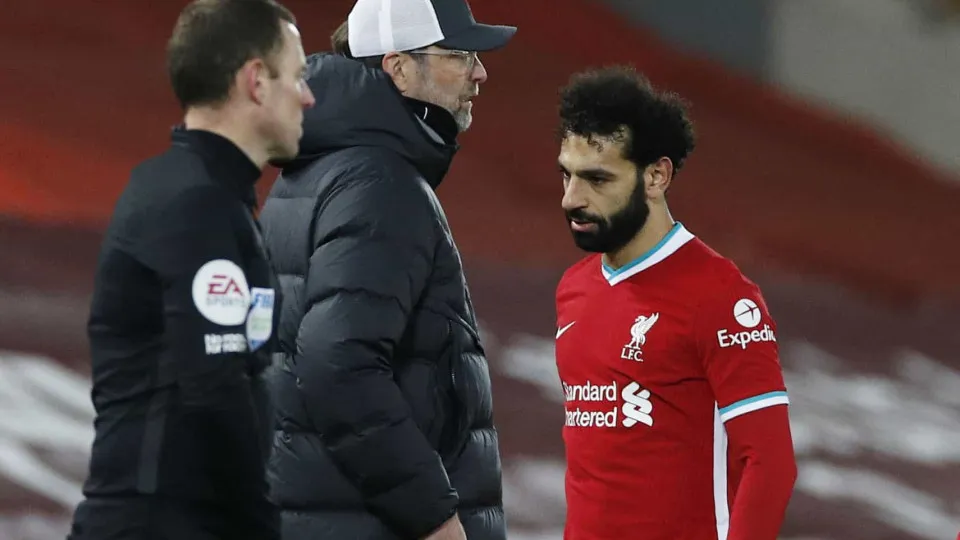 "Salah de saída? Ele não parece muito feliz"