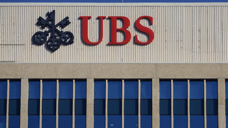 Suíço UBS lança programa de recompra de ações até 1.862 milhões de euros