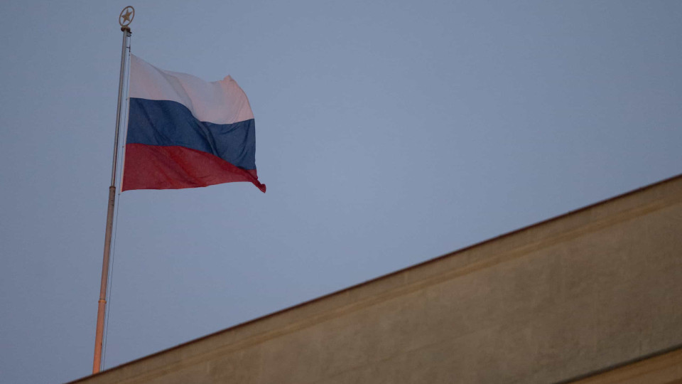 Moscovo promete "retaliação" a Praga por expulsão de diplomatas