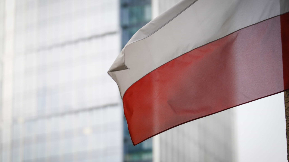 Polónia vai receber "em breve" verbas congeladas por Bruxelas 