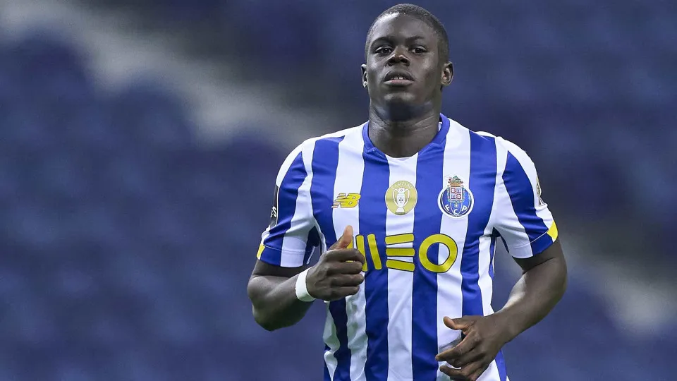 Malang Sarr despistou-se e teve acidente perto do Olival