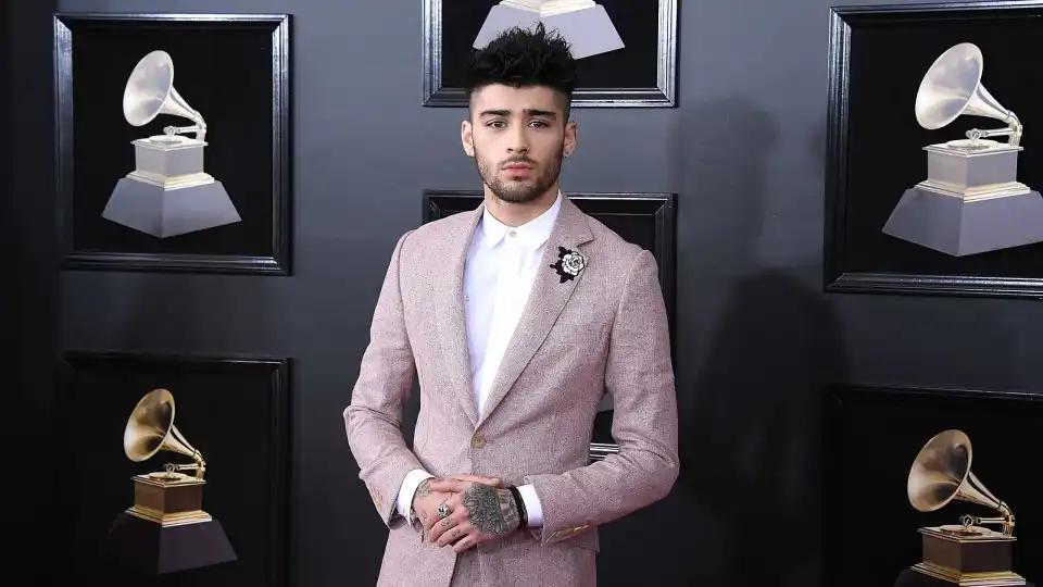 De luto, Zayn Malik anuncia novas datas após cancelar digressão