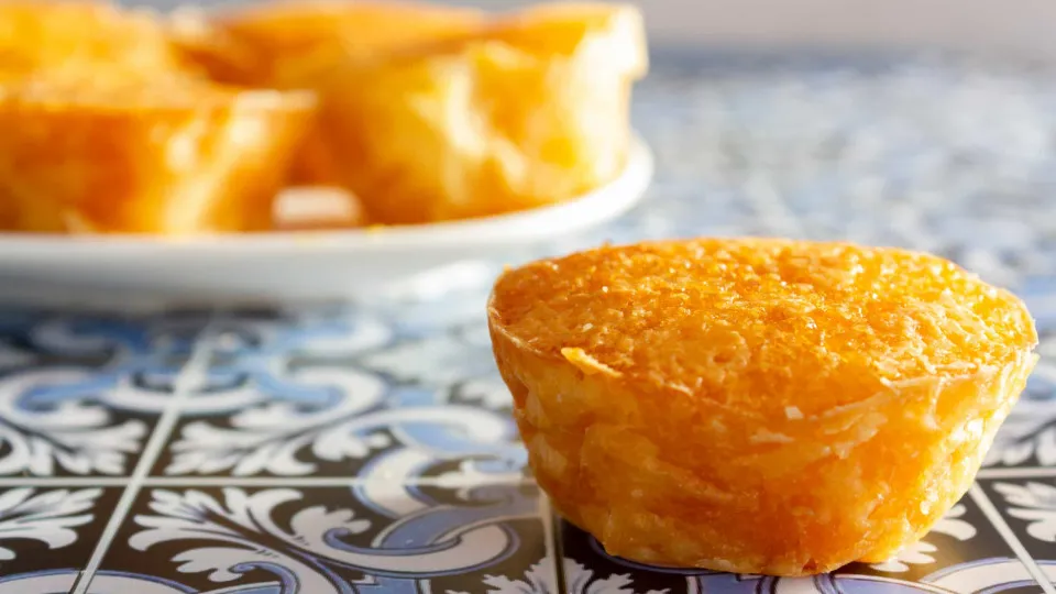 Com saudades de um pastel de feijão? Temos uma receita!