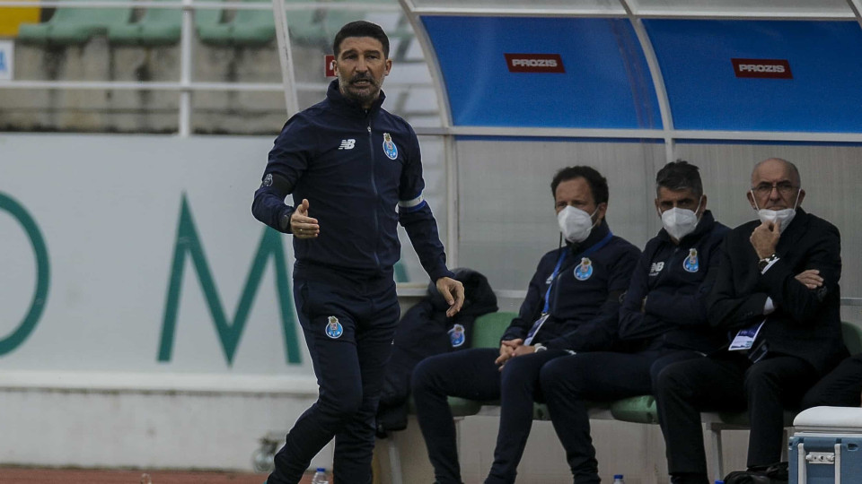 Expulsão no primeiro minuto 'trama' FC Porto B em mais uma derrota