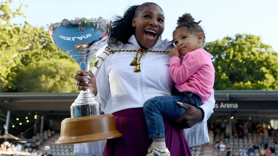Tal mãe, tal filha. Serena Williams e a pequena Alexis Olympia a combinar