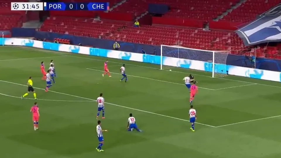 Mason Mount deixou Zaidu nas covas e adiantou o Chelsea em Sevilha
