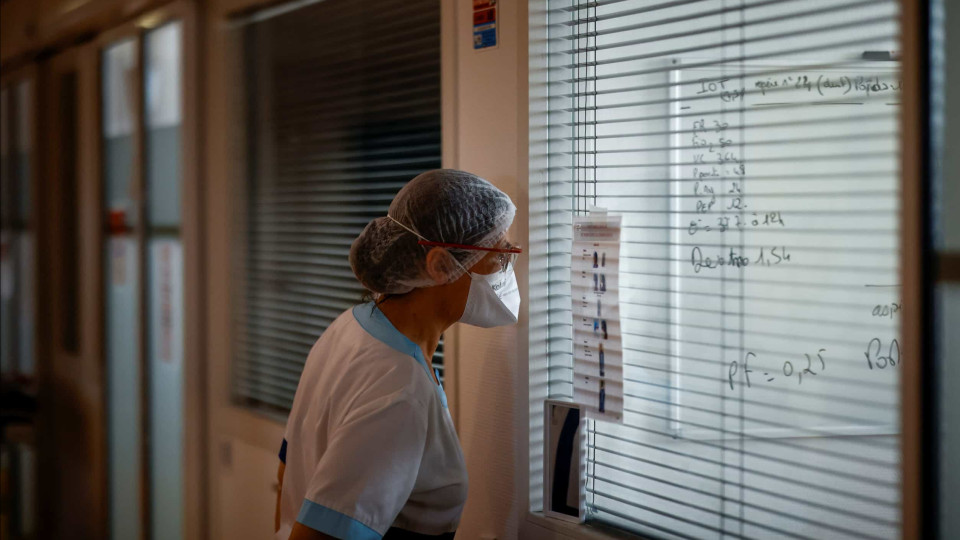 AO MINUTO: Morreu doente cardíaca após vacinação. Novo recorde no Brasil