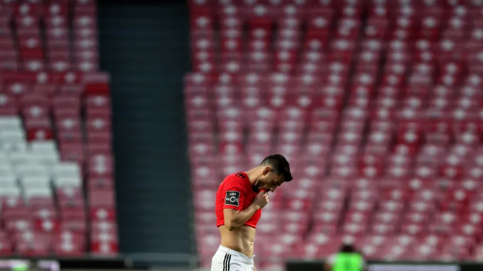 Benfica critica "antijogo" e deixa "apelo às equipas de arbitragem"