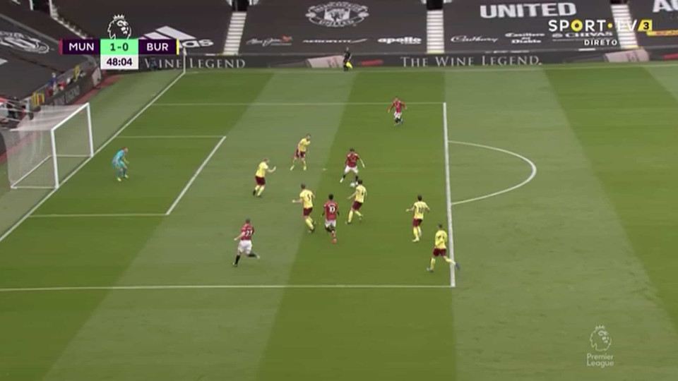 Simulação de Bruno Fernandes abre caminho para golo do Manchester United