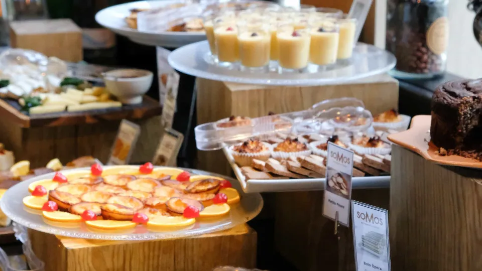 No Dia da Mãe, o restaurante soMos convida a um 'Brunch da Rainha'