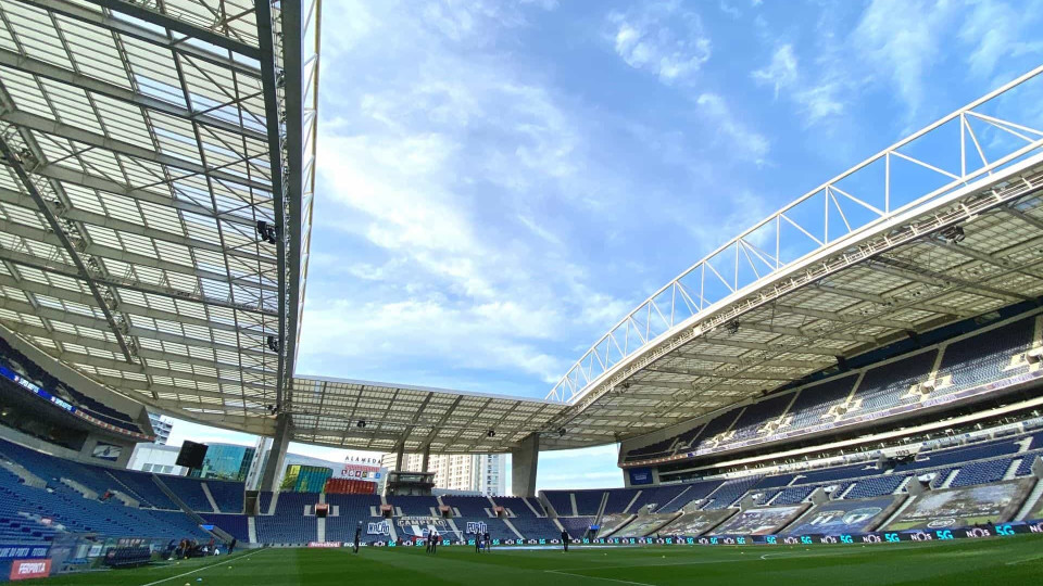 FC Porto-Farense: Jorge Costa procura salvar-se e coroar o novo campeão