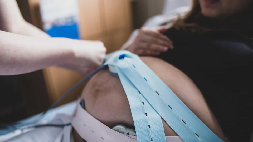 Bebé nasce na receção do Hospital Santos Silva em Gaia (à 2.ª visita)