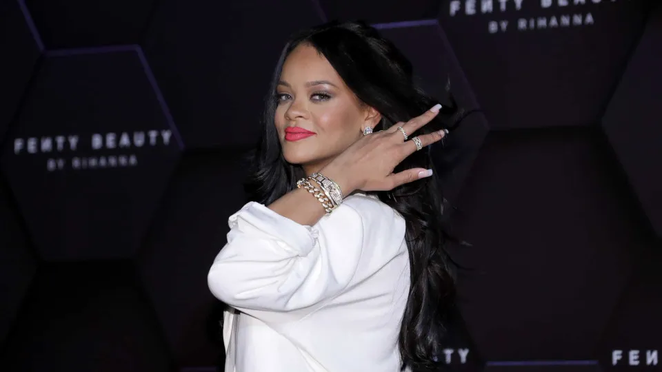 Rihanna torna-se a cantora mais rica do mundo... mas não com a música