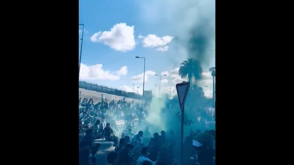 Loucura em Alvalade: Milhares de adeptos à espera da equipa do Sporting