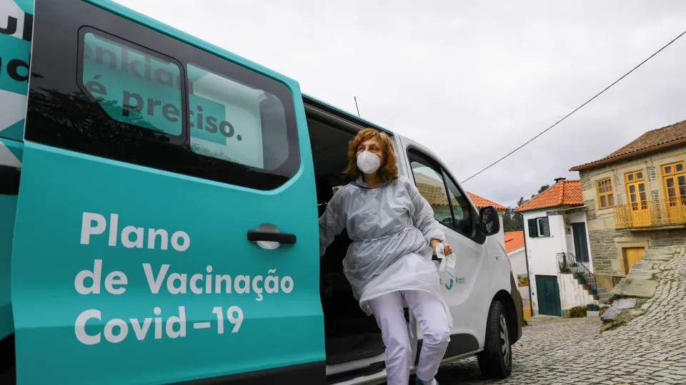 Unidades móveis de vacinação da Gulbenkian alargadas a todo o país
