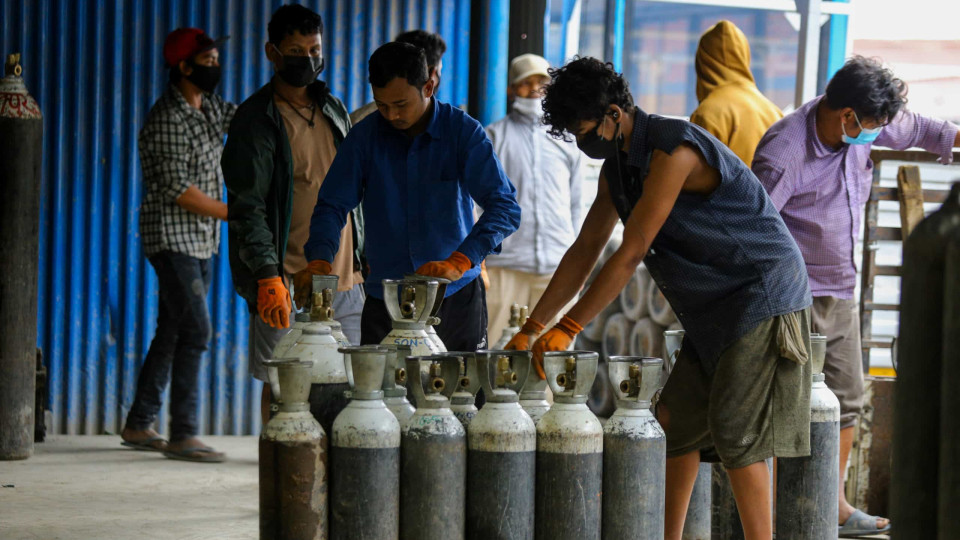 Nepal pede a alpinistas do Evereste ajuda para conquistar a Covid-19