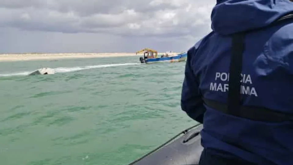 Corpo encontrado a boiar no mar em Olhão