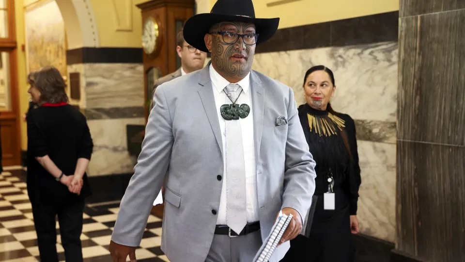 Deputado maori foi expulso do parlamento neozelandês após fazer haka