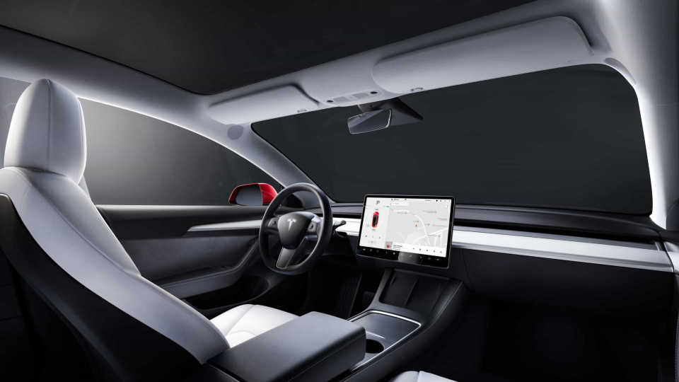 Tesla lança opção de ver Disney+ nos carros elétricos da marca