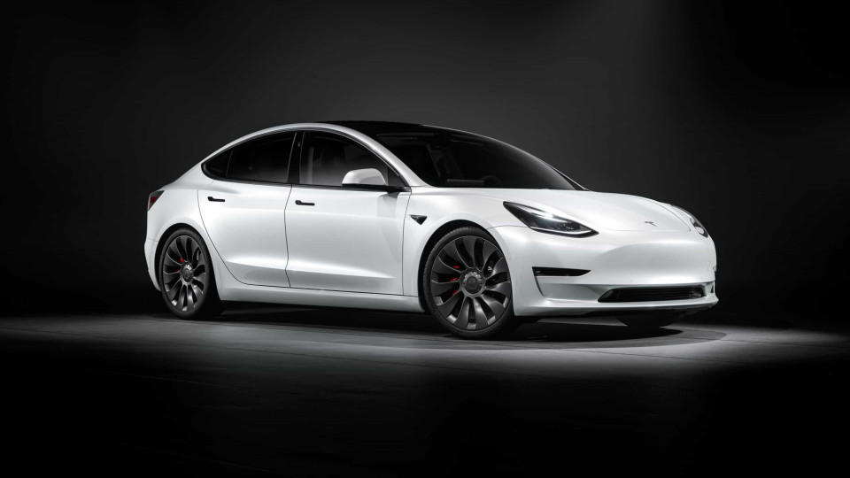 Tesla Model 3 foi o carro mais vendido de setembro na Europa
