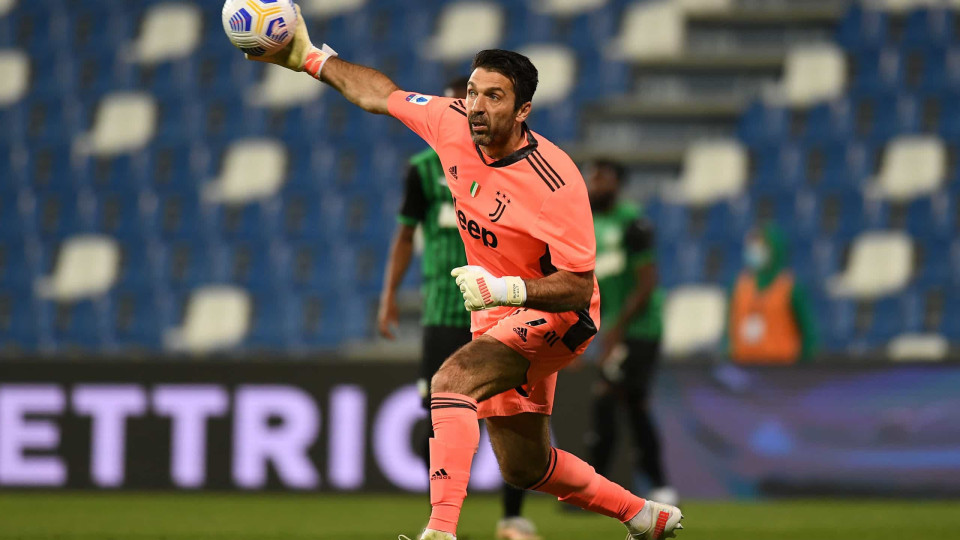 Buffon confirma: "Vou continuar porque sinto-me forte"