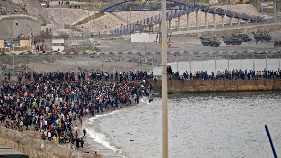 Espanha já devolveu a Marrocos 2.700 pessoas que entraram em Ceuta