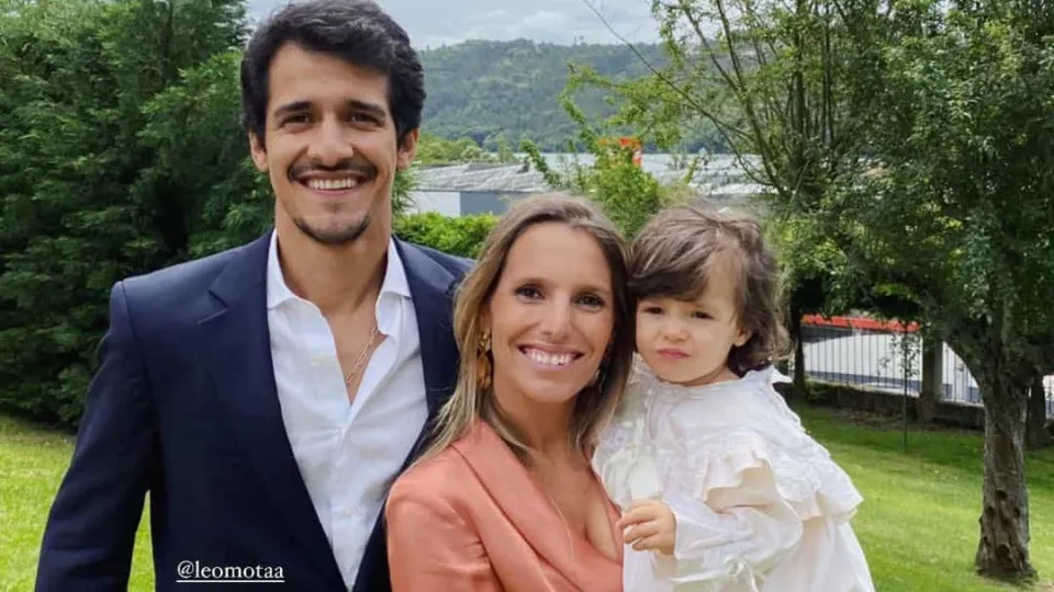 Isaurinha Jardim e Leonardo Mota batizam a filha