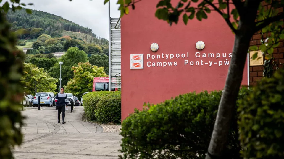 Professora suspensa após recusar ter uma relação com o patrão