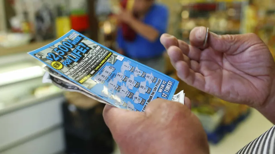 Homem gasta 10 euros e ganha 5 mil numa raspadinha em Guimarães