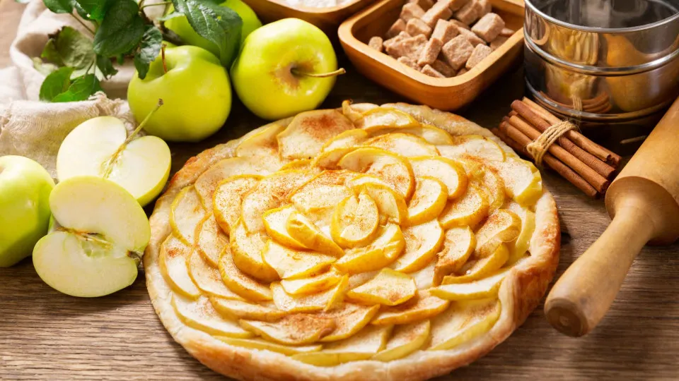 Consegue resistir a uma deliciosa tarte de maçã com creme?