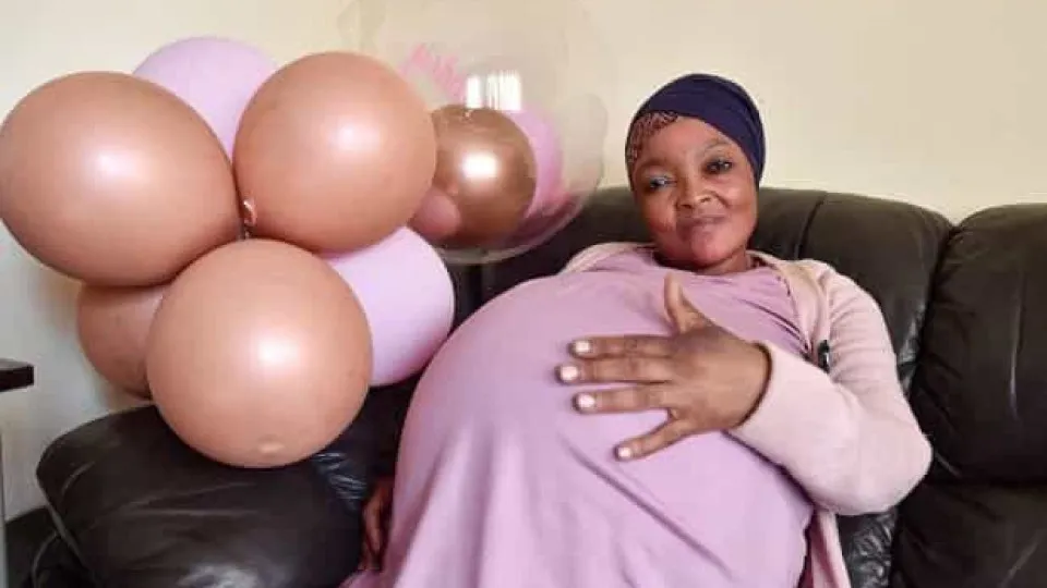 Mulher que alegou ter dado à luz 10 bebés internada em ala psiquiátrica