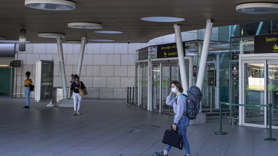 Tempos de espera no aeroporto de Lisboa reduziram-se ao fim de semana