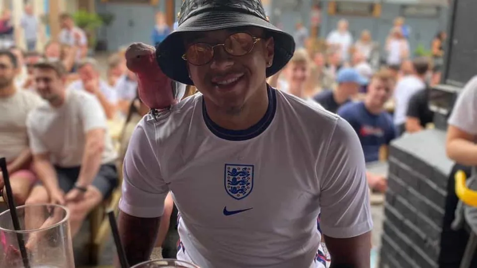 Lingard assistiu ao jogo de Inglaterra num pub e acabou como DJ