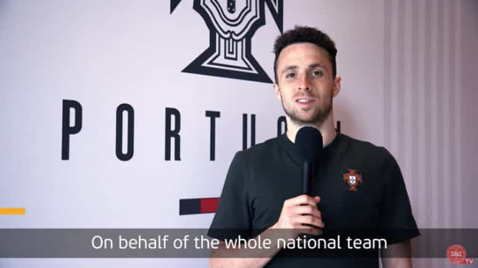 Diogo Jota representa Portugal nas homenagens a Christian Eriksen