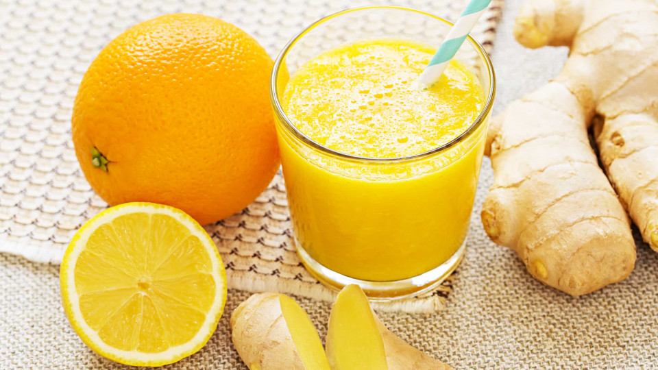 O sumo detox de laranja e limão que ajuda a desinchar