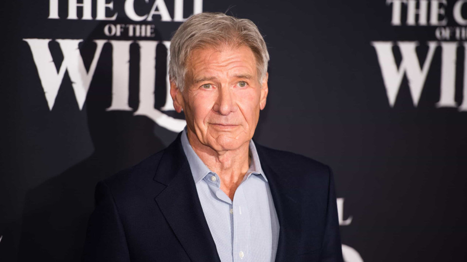 Turista encontra cartão de crédito de Harrison Ford e entrega-o à polícia