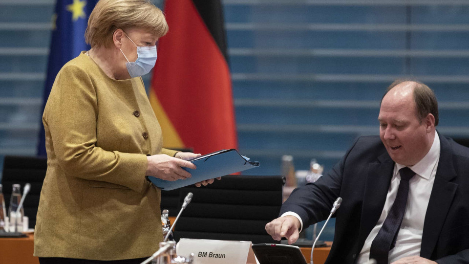 Alemanha critica falta de rigor de outros países contra variante Delta