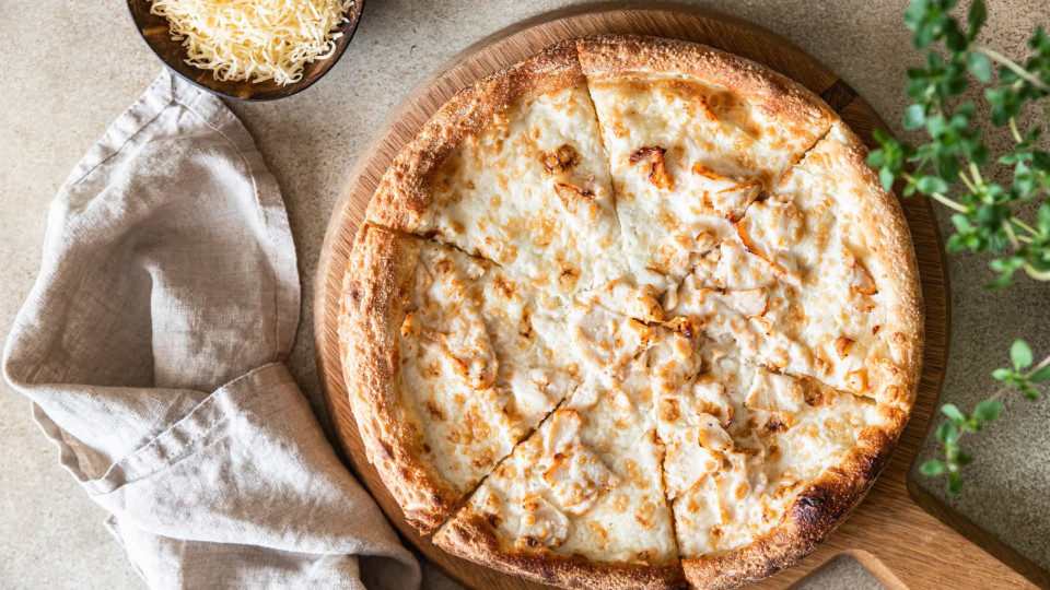 Receita de pizza light e cremosa de frango com natas