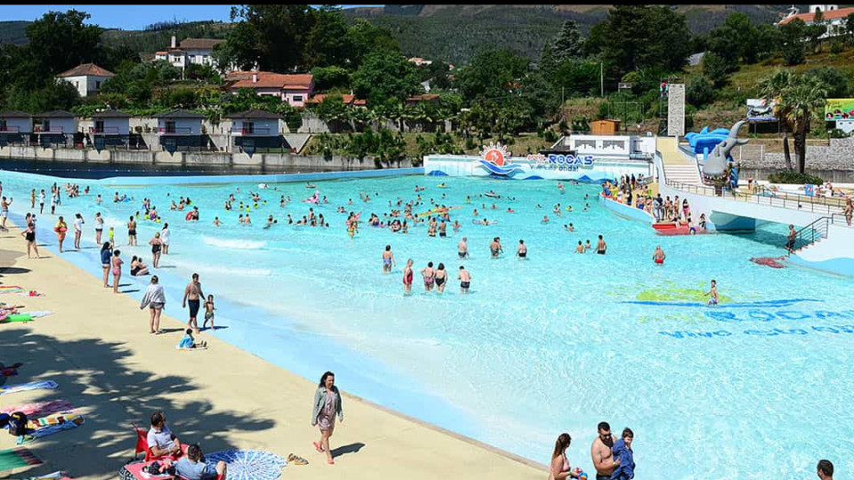 Praia das Rocas reabre no sábado com lotação máxima de mil pessoas