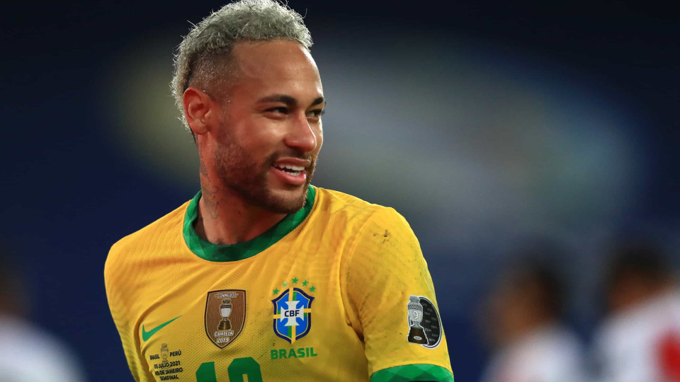 Fotografia da barriga de Neymar gera polémica nas redes sociais