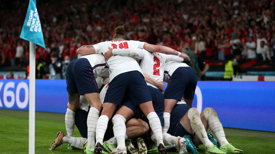 Inglaterra vence Dinamarca com penálti polémico e está na final